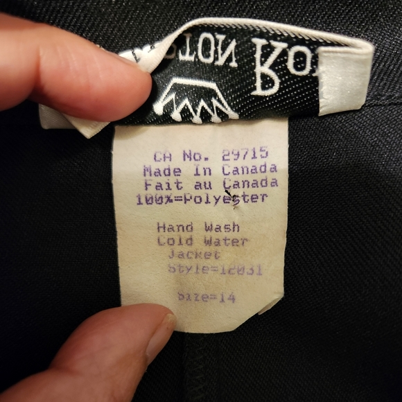 Vintage Hampton Row Black Blazer with Gold Buttons - Picture 9 of 10